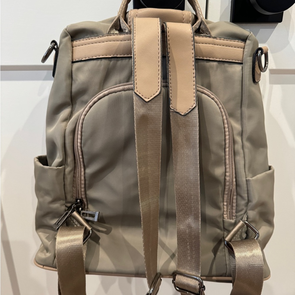 Travel backpack - Picture 2 of 6